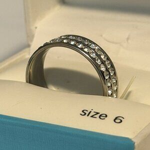 ring plateado con diamantes